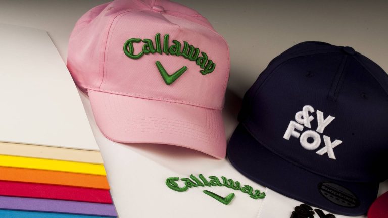gorras con bordados en relieve