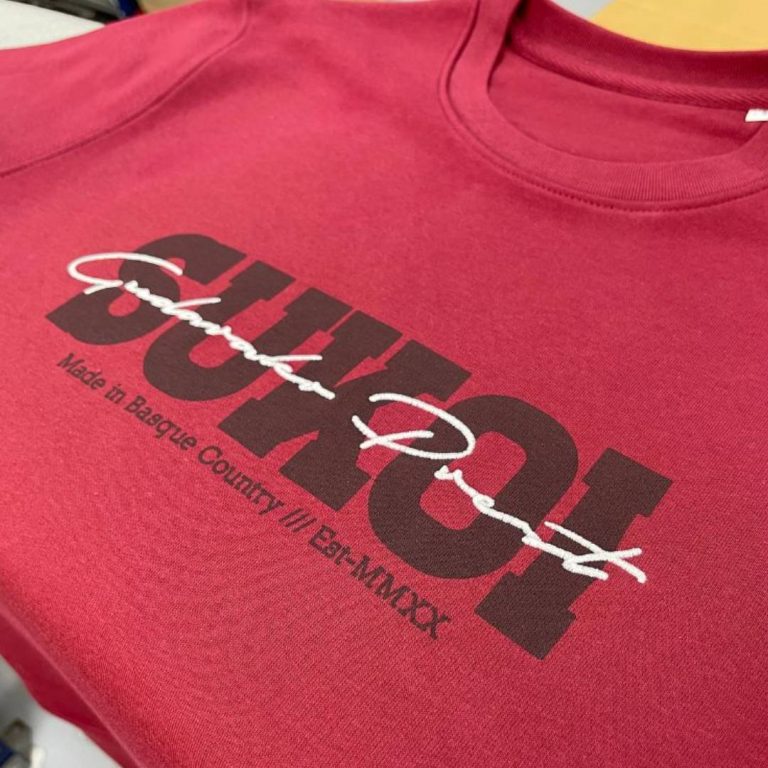 camiseta con bordado y serifrafia bordado express
