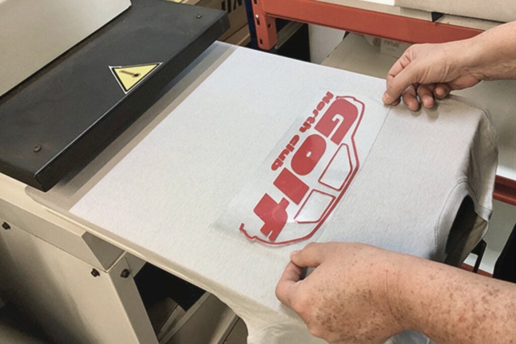Camiseta personalizada con DTF por Bordado Express