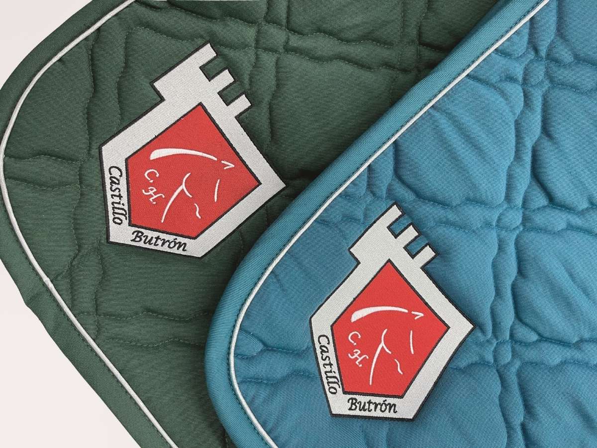 Sudaderos para caballos personalizados con escudo bordado del club de hípica