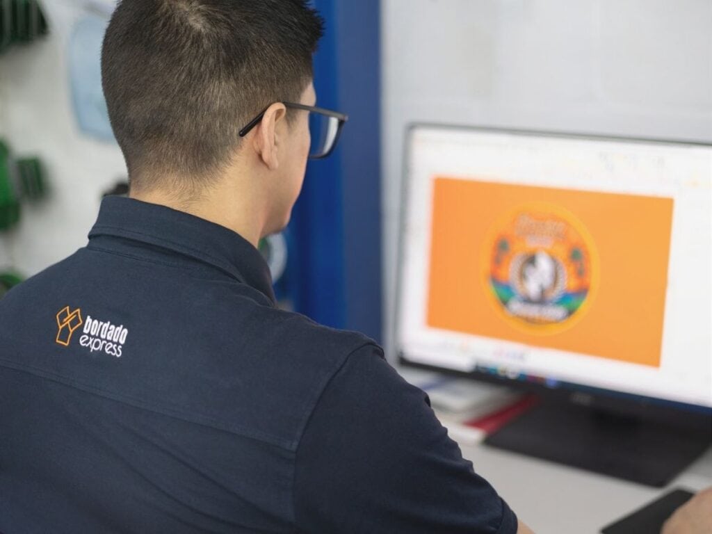 Ajustes de refuerzo y densidad de hilo de diseño de bordado para optimizar la muestra física