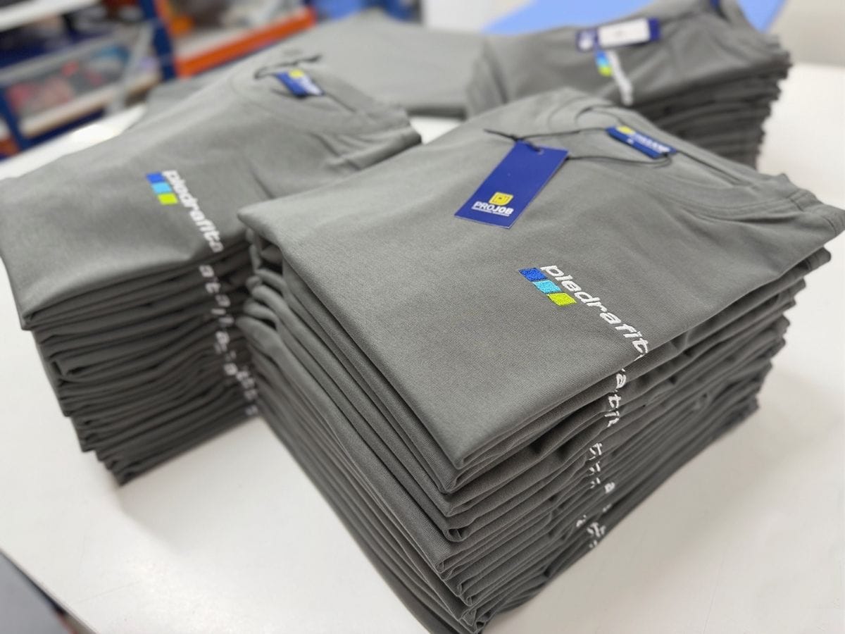 Camisetas personalizadas con logotipo de empresa bordado