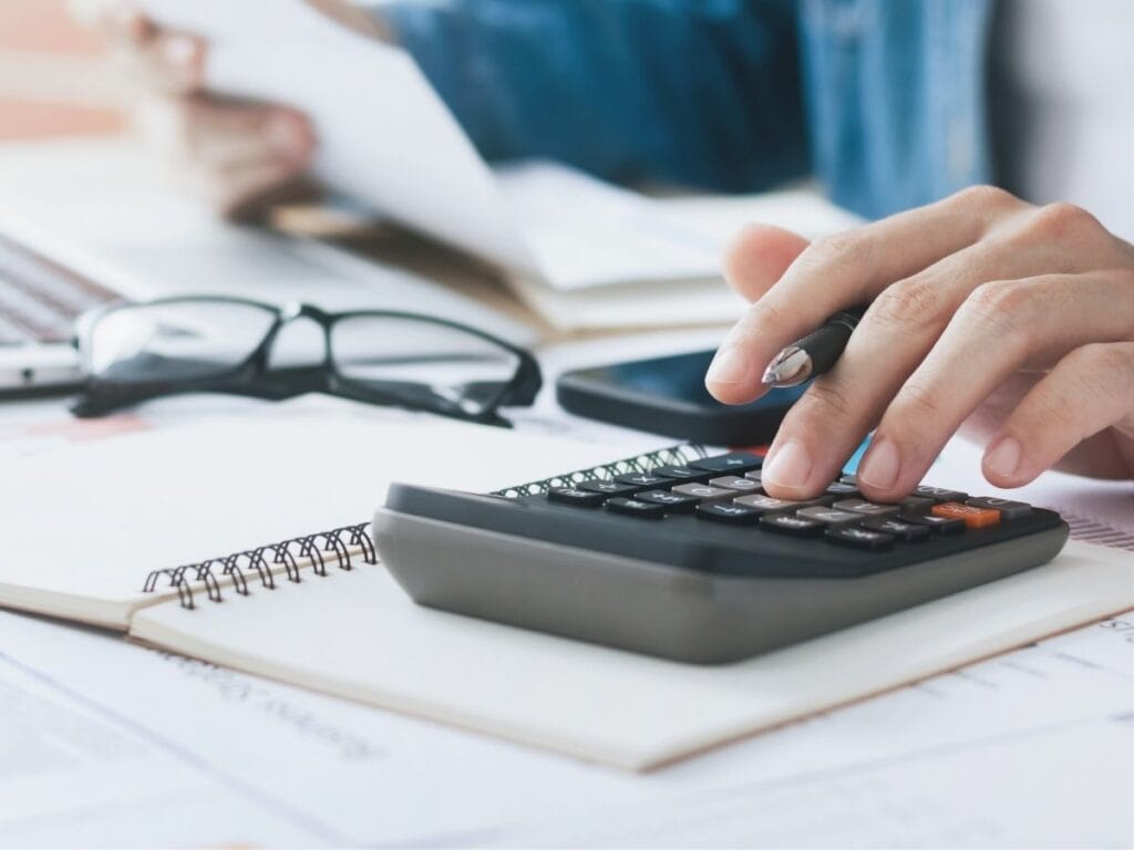 Condiciones de precio, plazo y especificaciones técnicas del trabajo establecidas de antemano mediante confirmación de pedido conformada