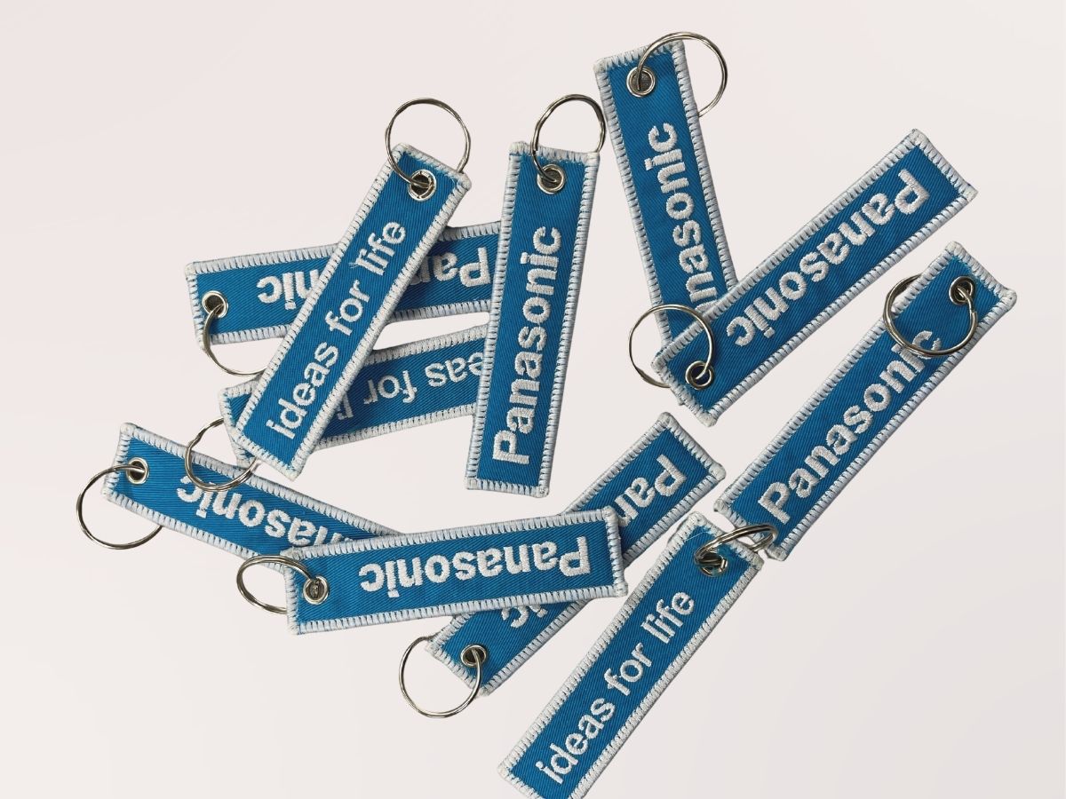 Llaveros pilot bordados con logo para merchandising de empresa