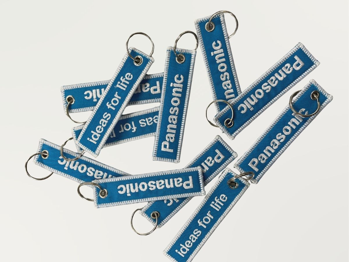 Llaveros tipo pilot bordados con logotipo para merchandising de empresa