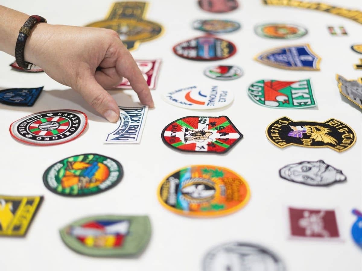 Parches bordados personalizados técnica de bordado indirecto