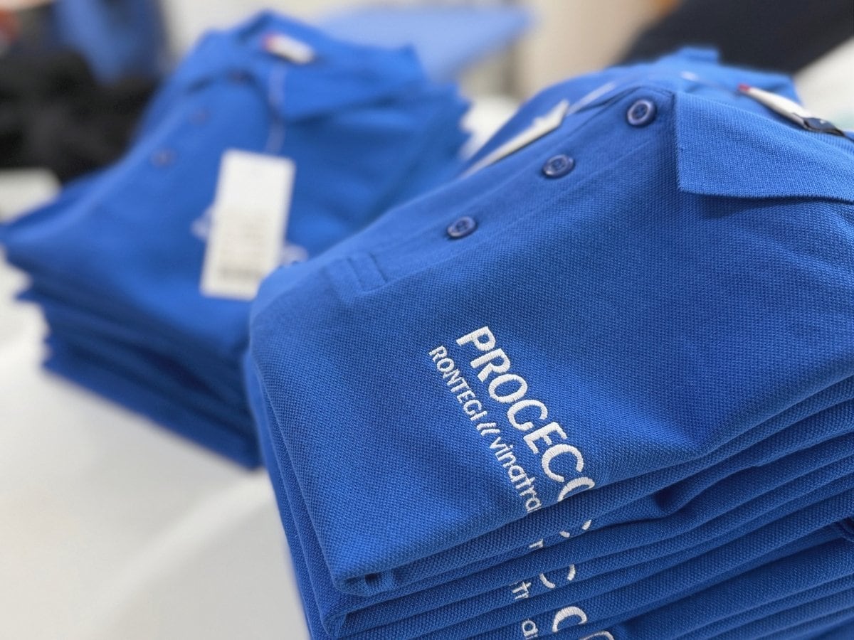 Polos bordados con logotipo de empresa