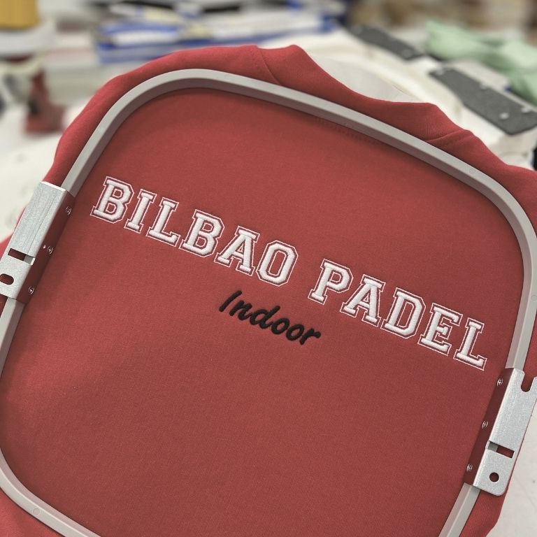 Sudadera de club deportivo con nombre bordado